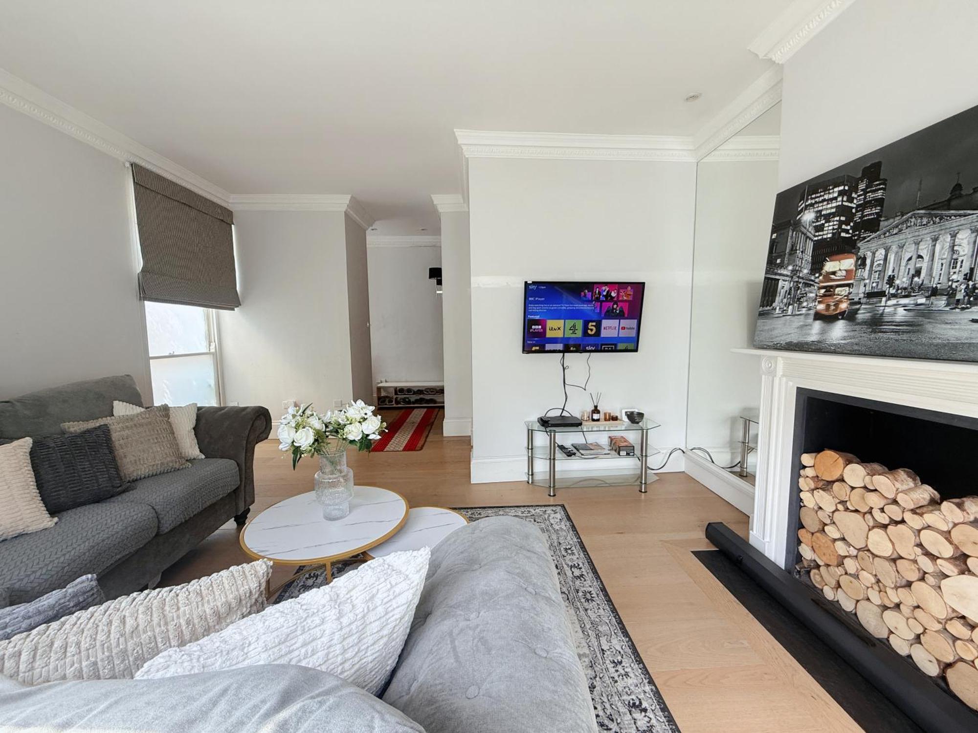 Spacious And Cosy 3brs 5f House In Heart Of Villa