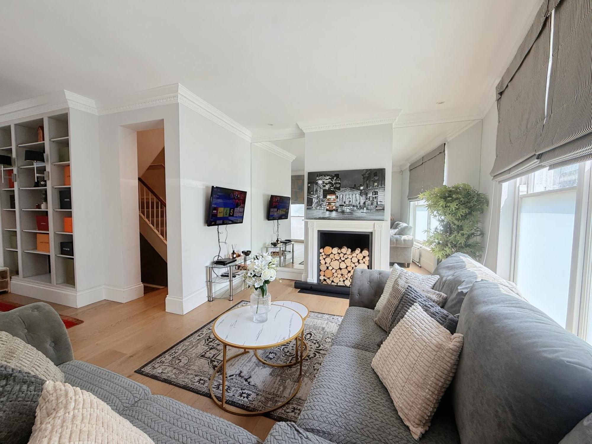 Spacious And Cosy 3brs 5f House In Heart Of Villa *