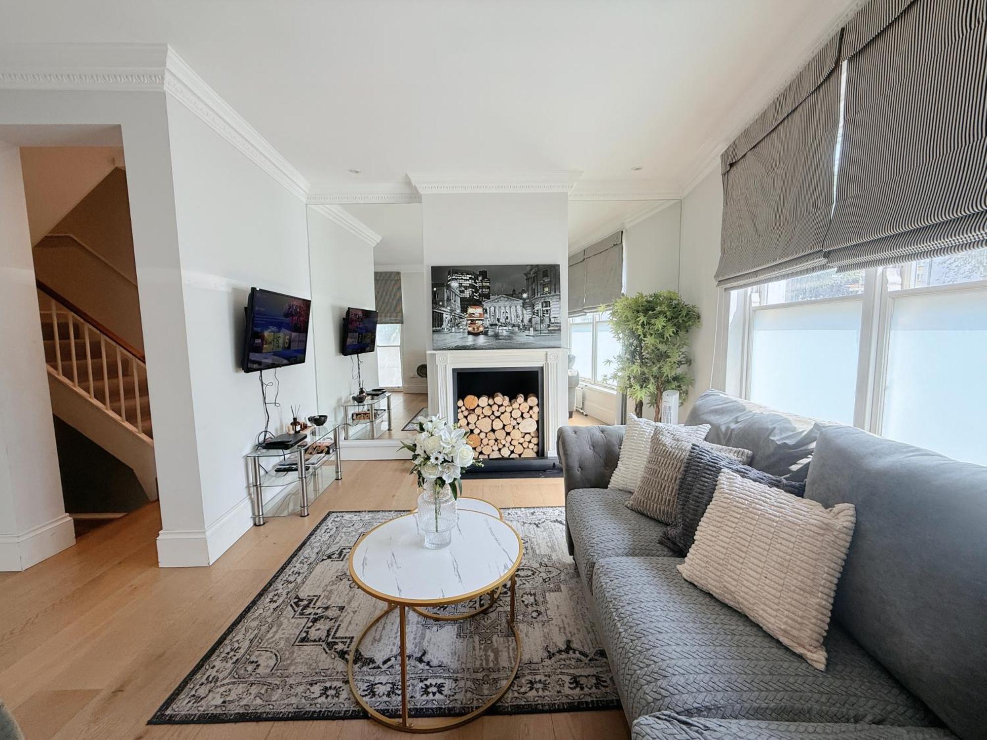 Spacious And Cosy 3brs 5f House In Heart Of *
