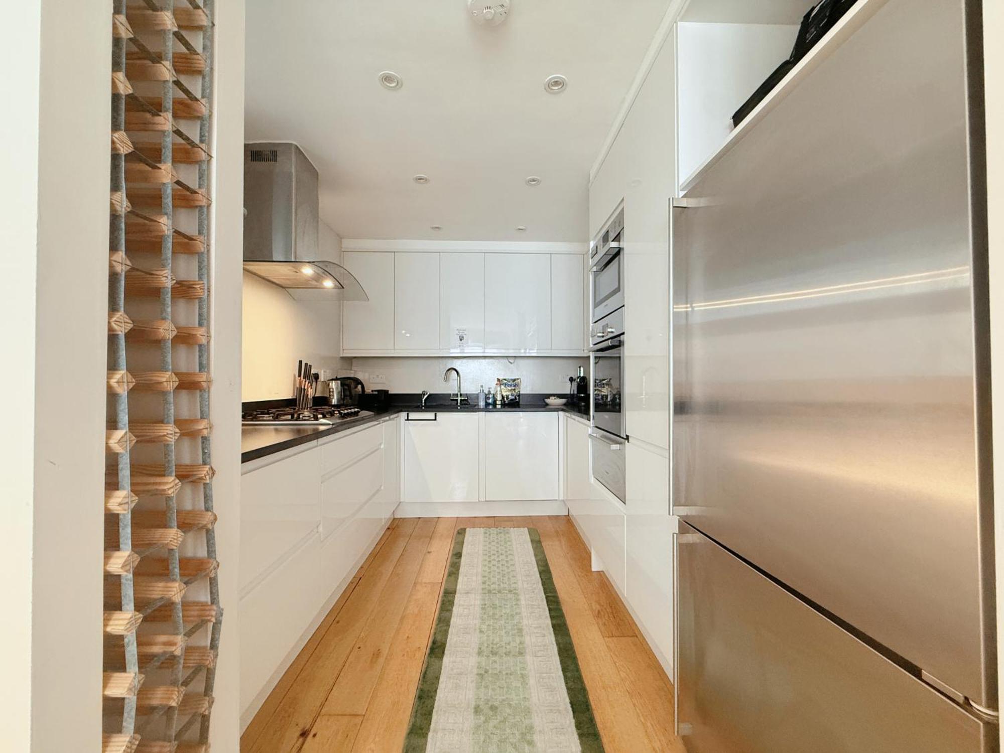 Spacious And Cosy 3brs 5f House In Heart Of London