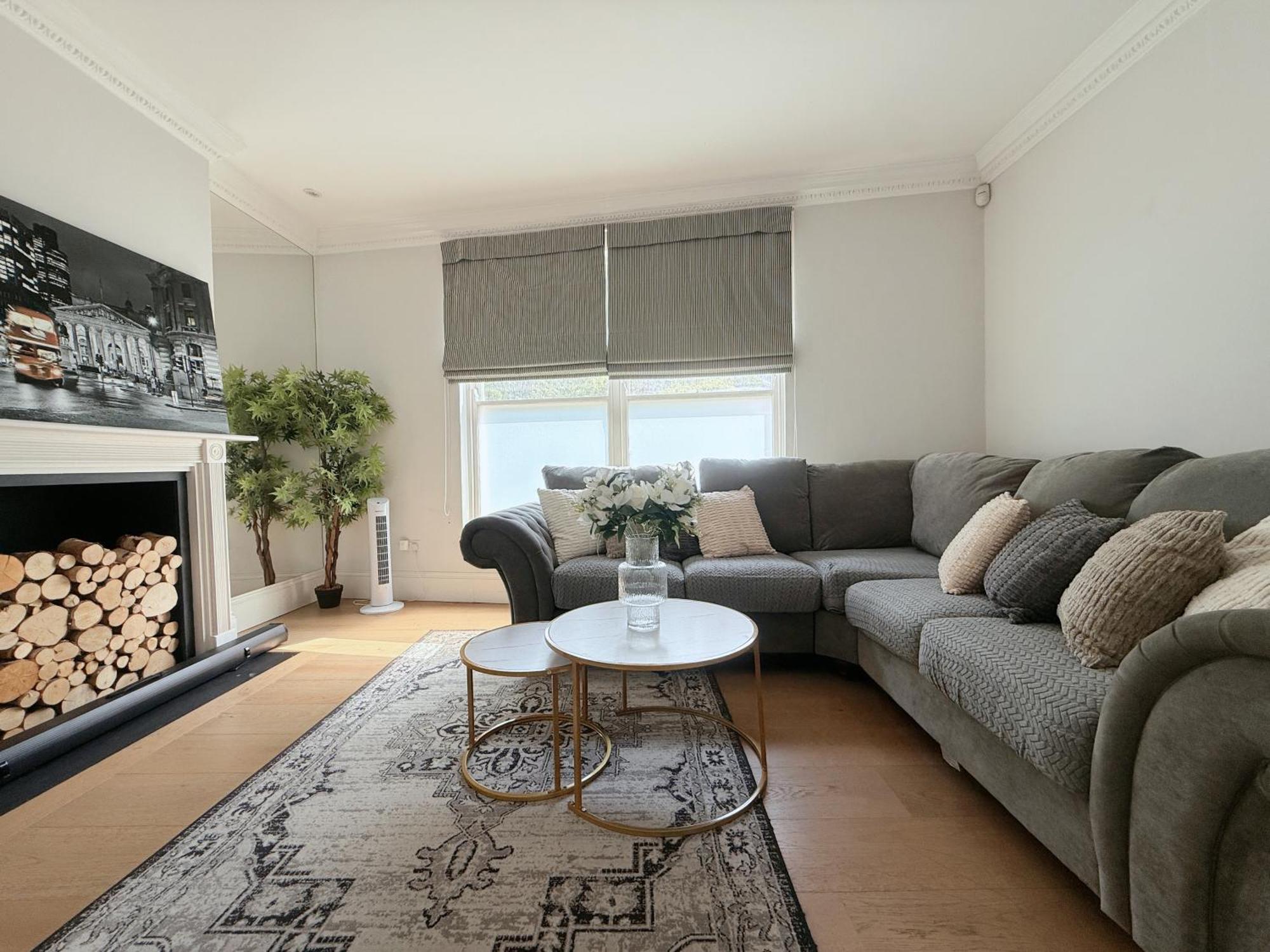 Spacious And Cosy 3brs 5f House In Heart Of * London