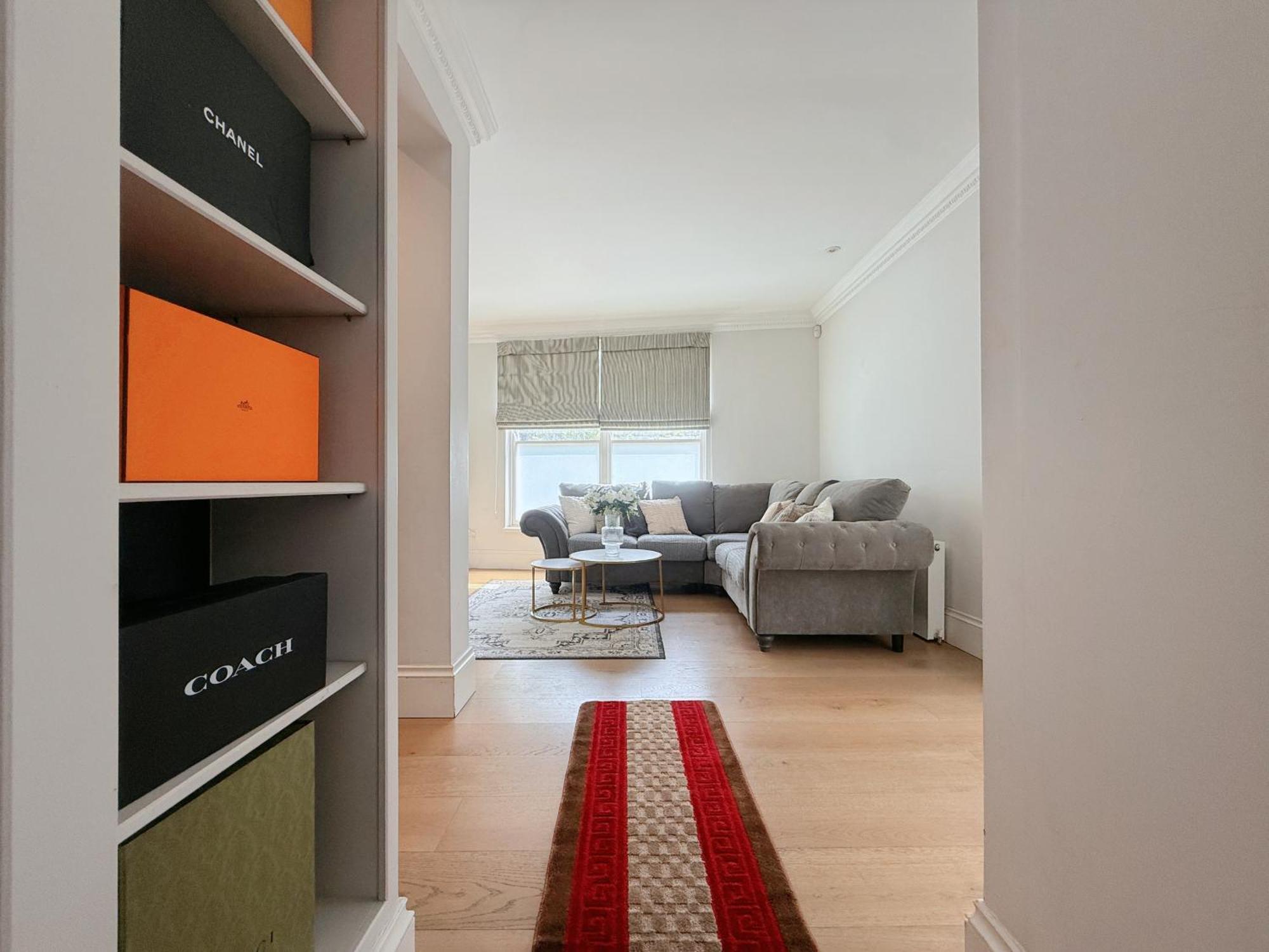 Spacious And Cosy 3brs 5f House In Heart Of Villa