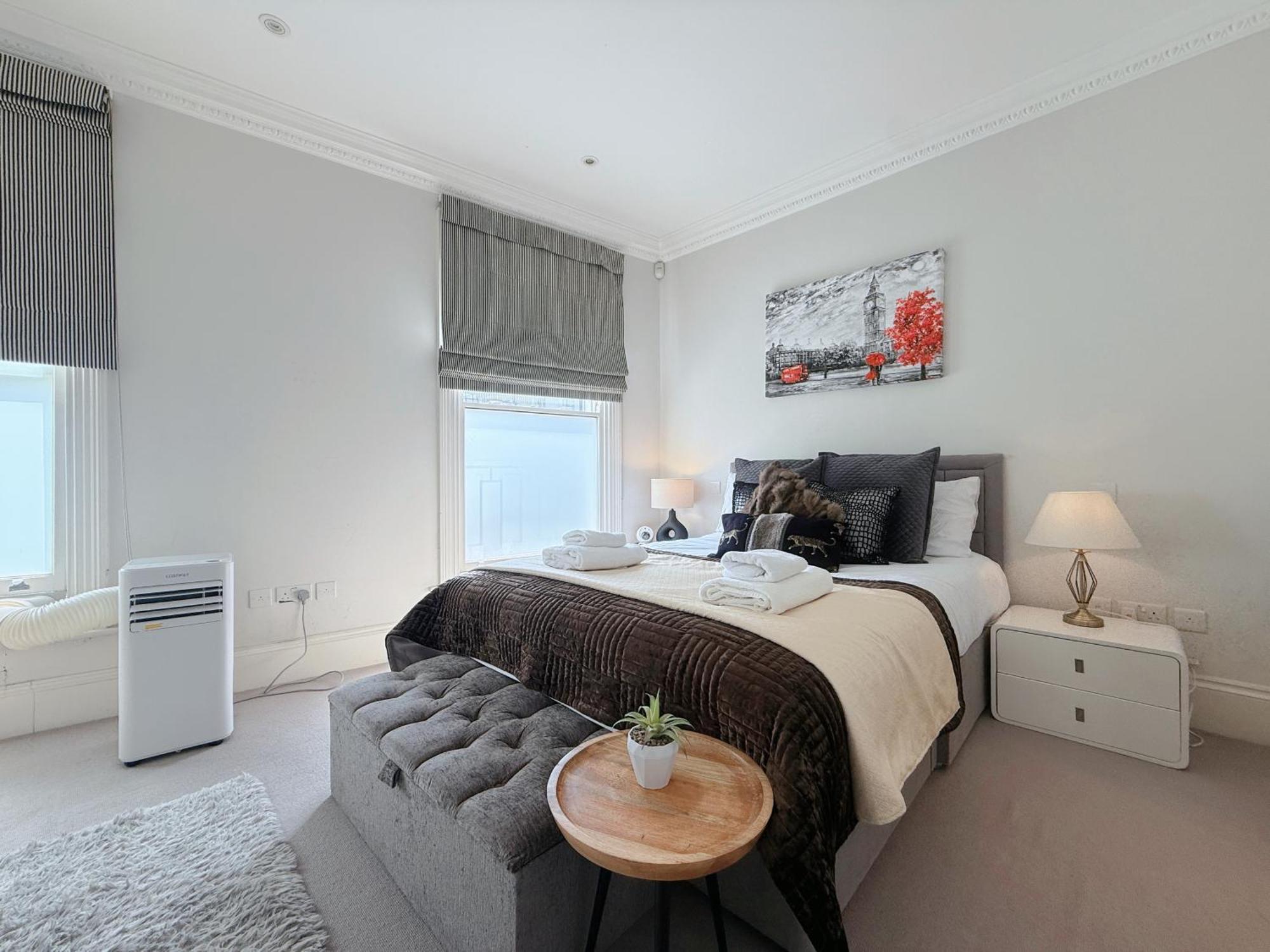Spacious And Cosy 3brs 5f House In Heart Of Villa London