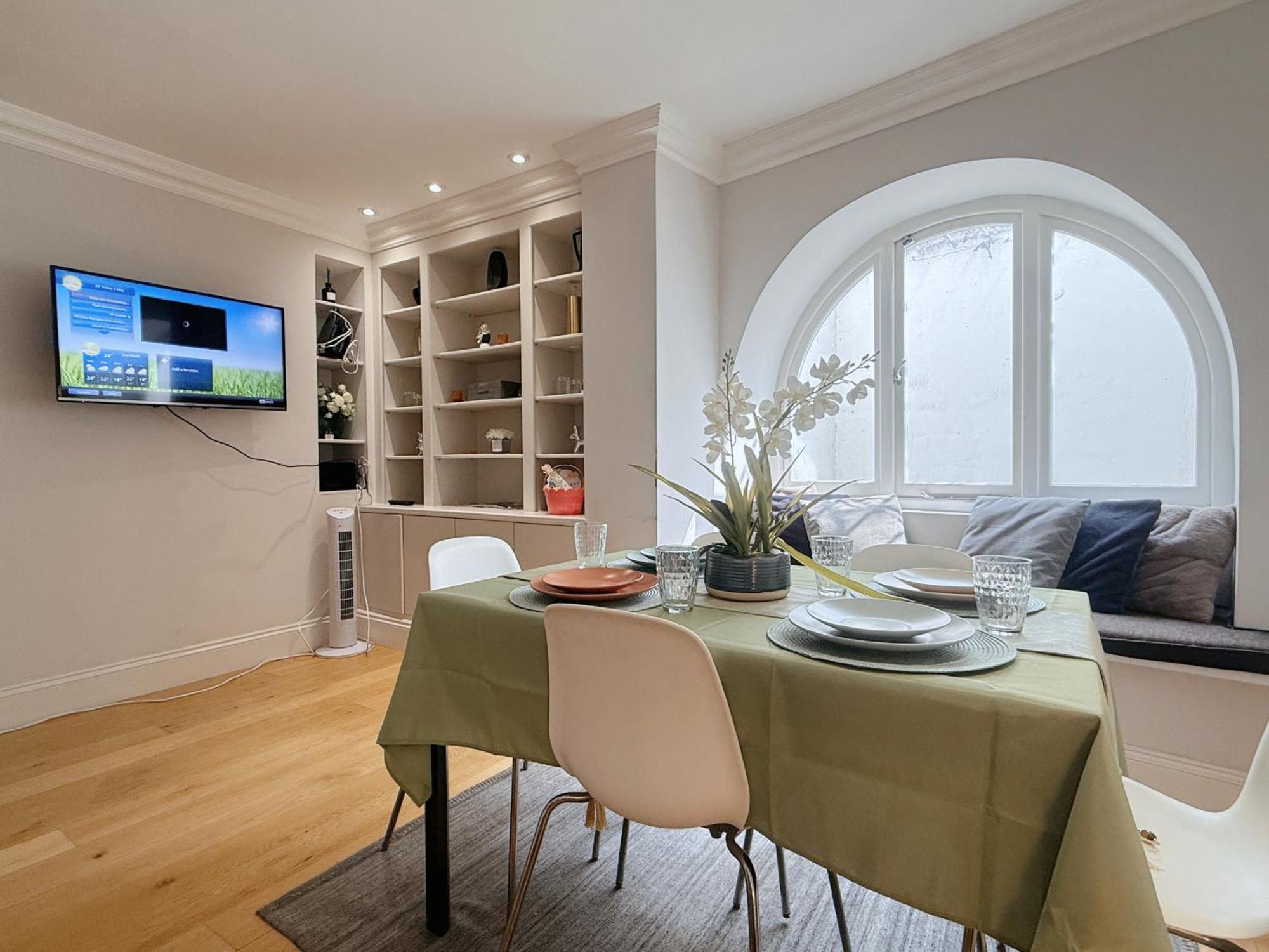 Spacious And Cosy 3brs 5f House In Heart Of *