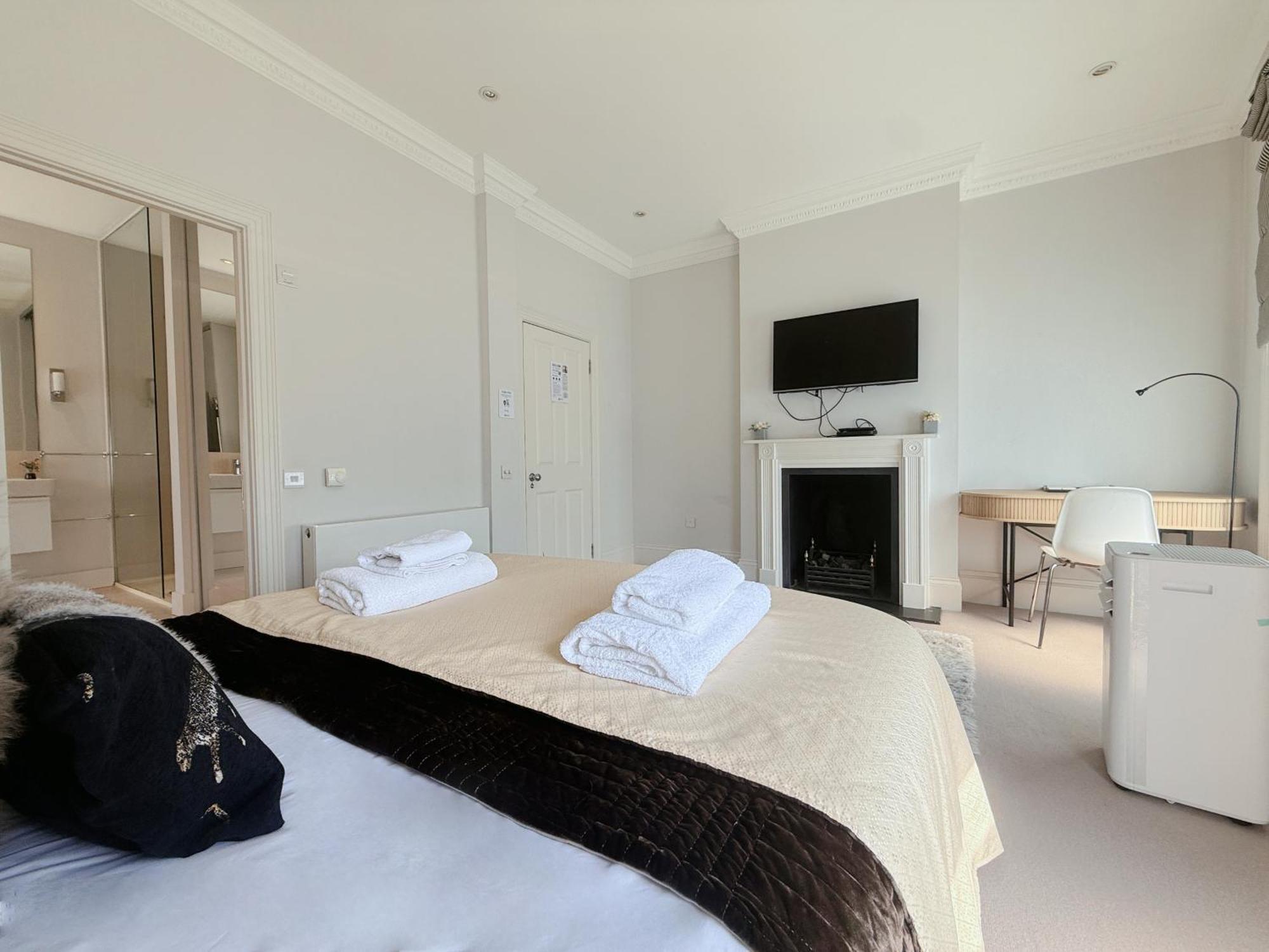 Spacious And Cosy 3brs 5f House In Heart Of Villa
