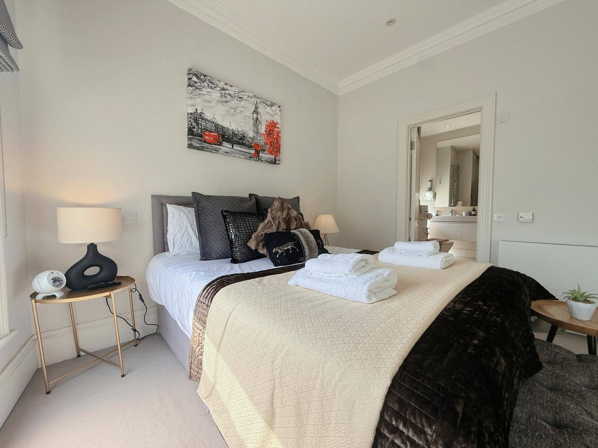 Spacious And Cosy 3brs 5f House In Heart Of * London