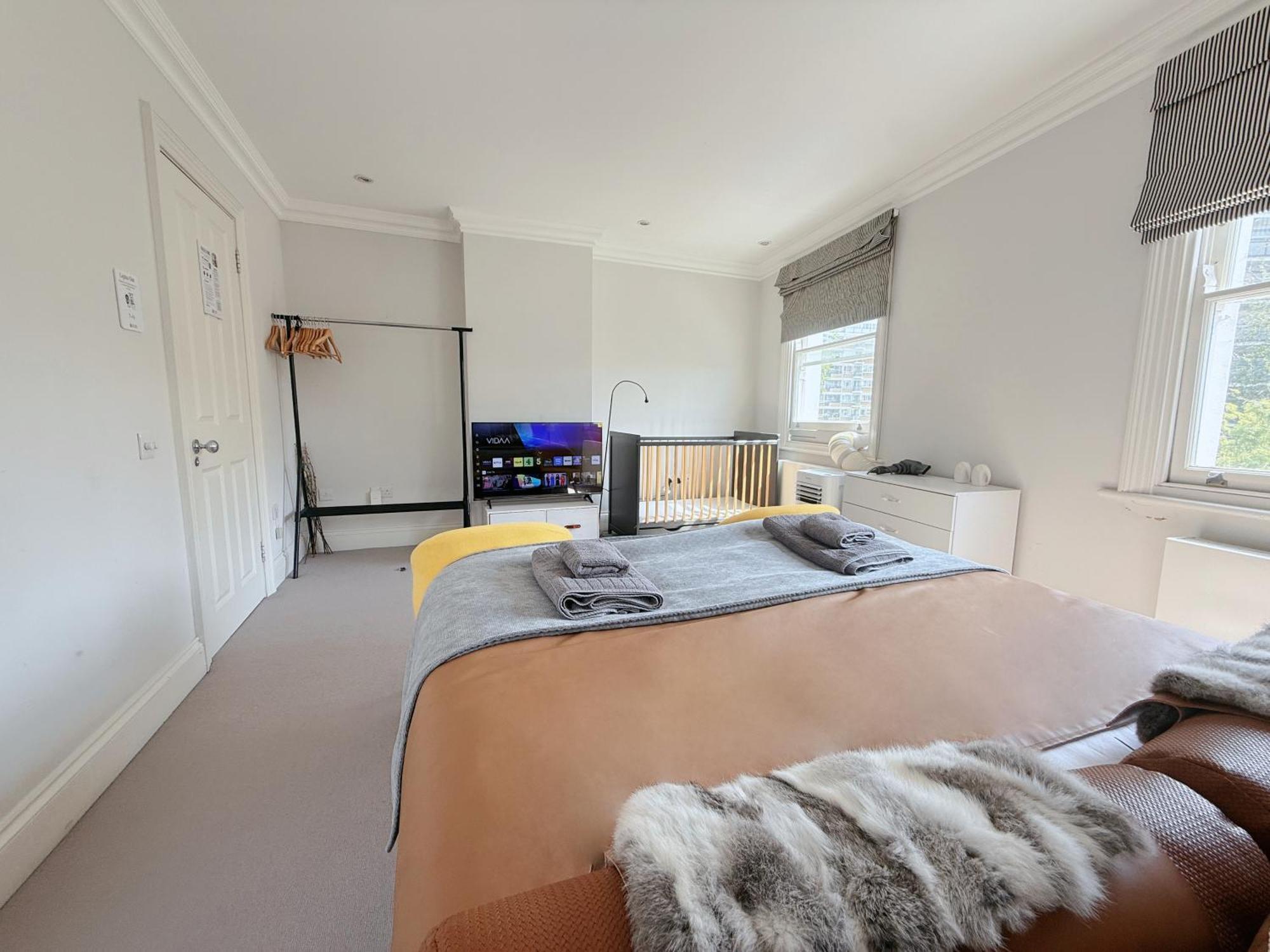 Spacious And Cosy 3brs 5f House In Heart Of Villa