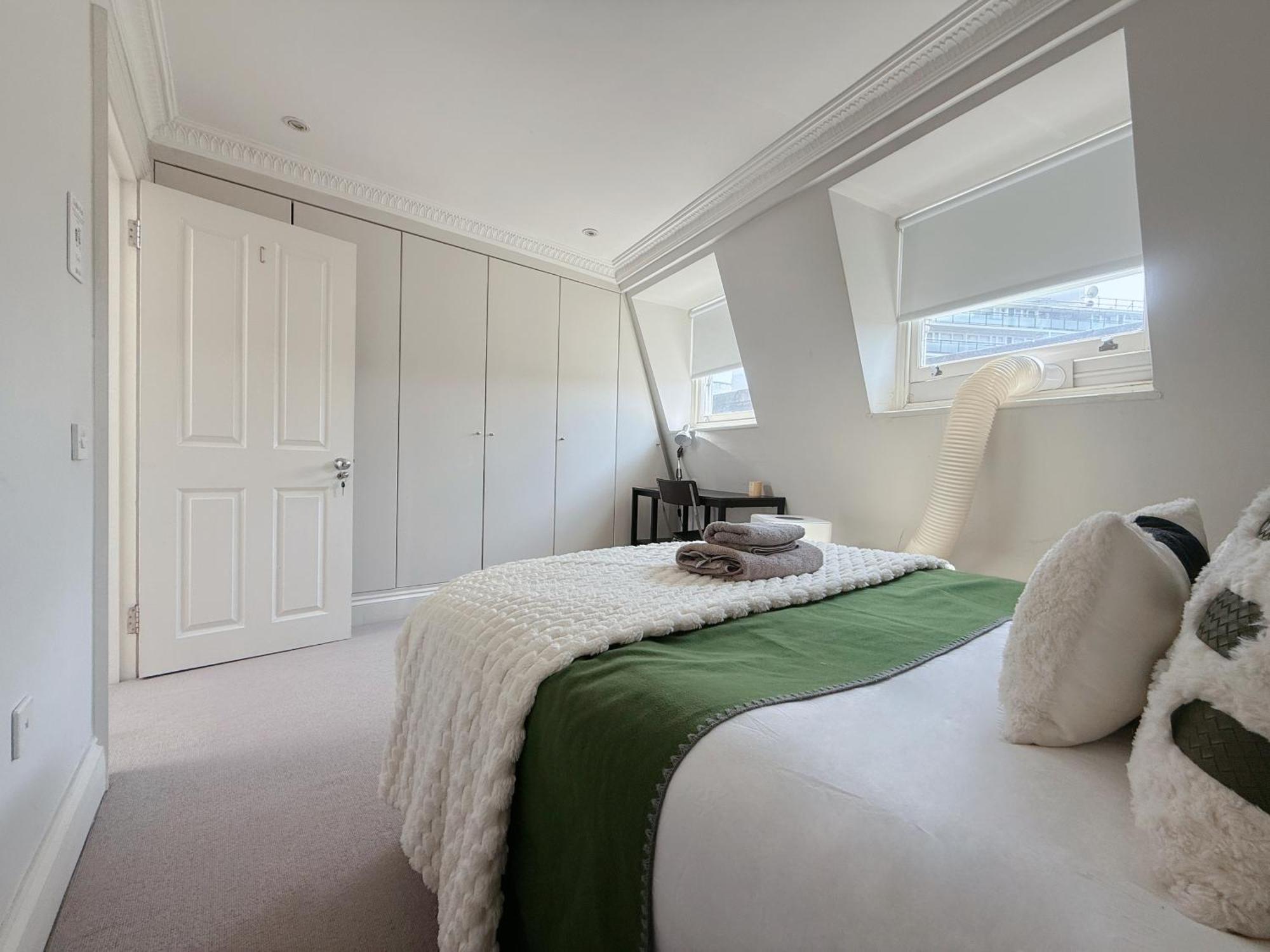 Spacious And Cosy 3brs 5f House In Heart Of London
