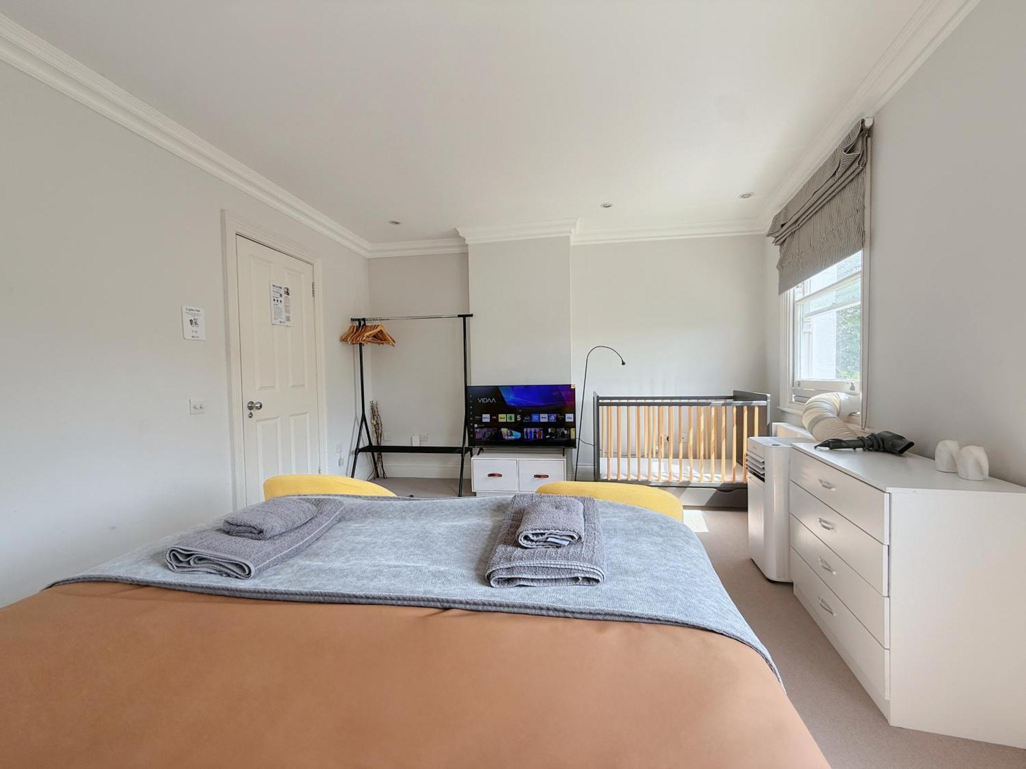 Spacious And Cosy 3brs 5f House In Heart Of Villa Londres