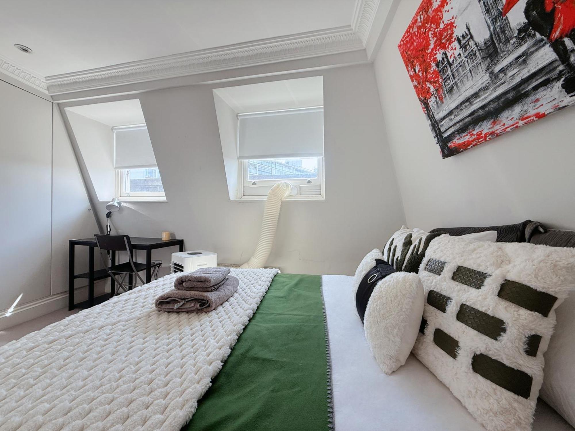 Spacious And Cosy 3brs 5f House In Heart Of Villa *